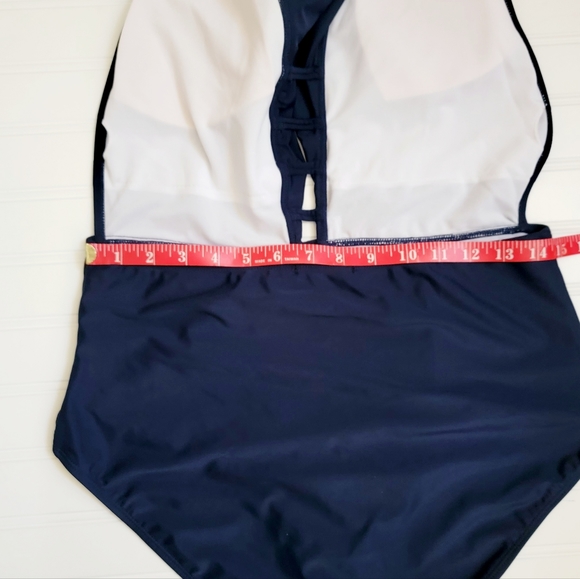 Ekouaer Plunging Ruffle Swimsuit - Picture 8 of 10